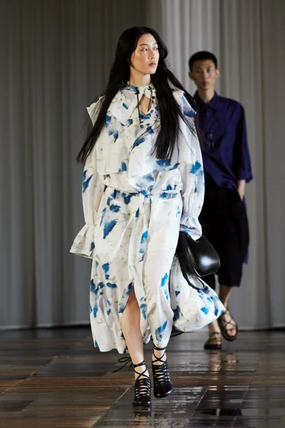 Look 15